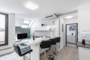 Top Located New Home with Breakfast Upon Request